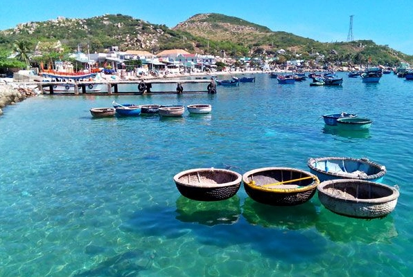 Người dân chài lưới trên biển tại Đảo Bình Hưng