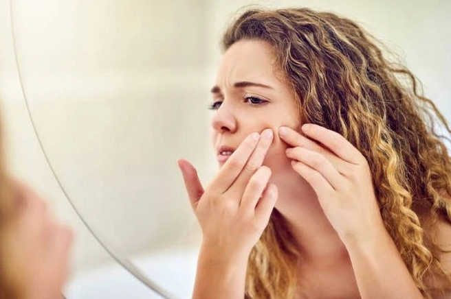 Những người không nên ăn trứng gà ngâm mật ong cần lưu ý về sức khỏe tiêu hóa