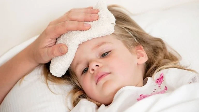 Sốt nên ăn gì để nhanh hồi phục? Chế độ dinh dưỡng hồi phục thần tốc