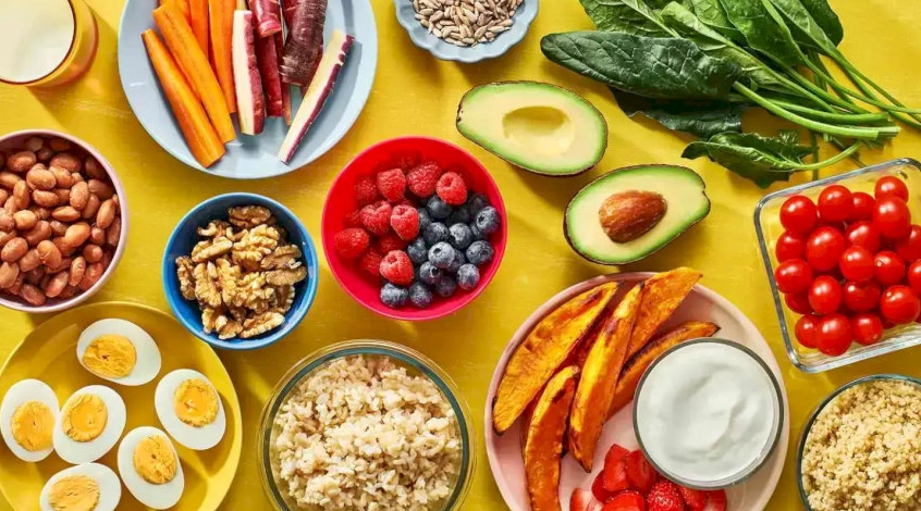Thực đơn cho người tăng cơ cần đủ các nhóm chất đạm, carb và chất béo tốt