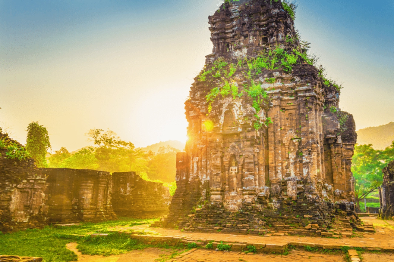 Toàn cảnh khu di tích Mỹ Sơn về đêm