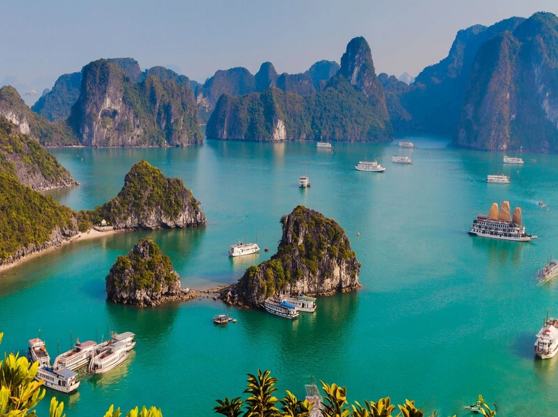Toàn cảnh Vịnh Hạ Long hùng vĩ