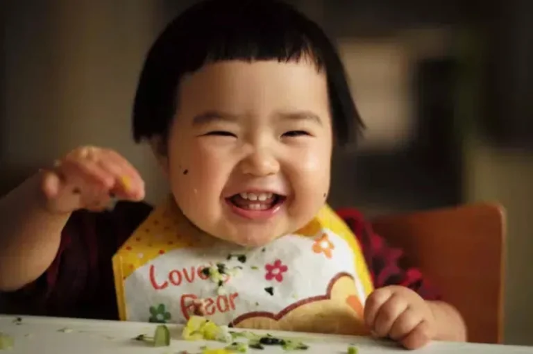 Trẻ bị rối loạn tiêu hóa nên ăn gì? Thực đơn chuẩn cho bé yêu