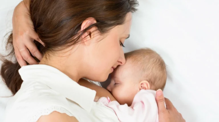 Trẻ sơ sinh bị táo bón mẹ nên ăn gì để con nhuận tràng, nhanh hết?
