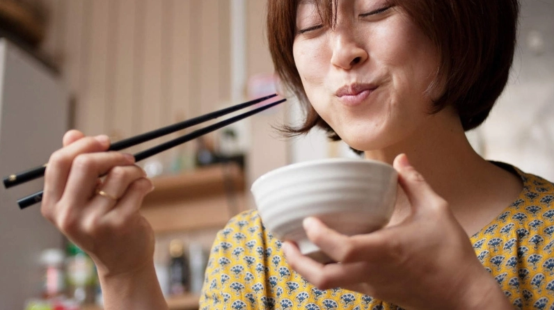 Xây dựng thói quen ăn chậm, nhai kỹ để thức ăn tiêu hóa tốt