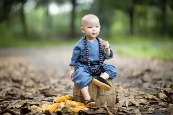 Ảnh chú tiểu đẹp, dễ thương và ngây thơ