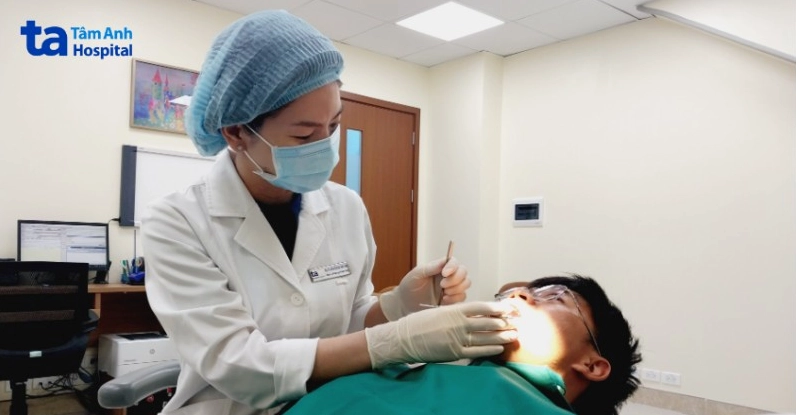 Bác sĩ nha khoa tư vấn về chế độ ăn sau nhổ răng