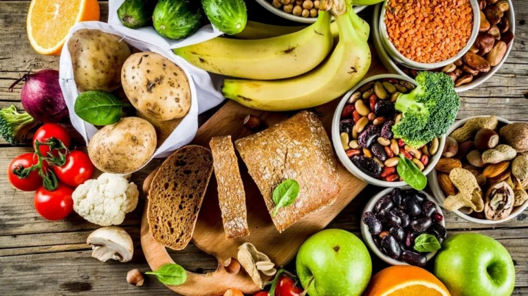 Bệnh Gout: Chuyên gia chỉ rõ thực phẩm CẤM ăn kẻo bệnh nặng thêm