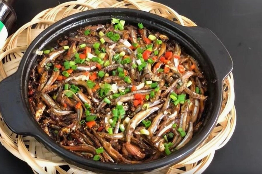 Cá cơm là một trong những loại cá biển tốt cho bà bầu.