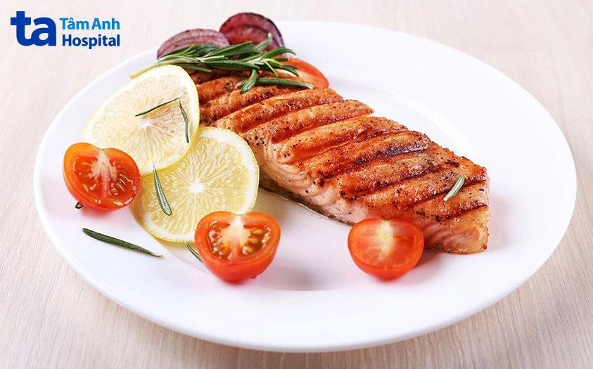 Cá hồi giàu omega-3, loại axit béo tốt cho người có mức cholesterol cao