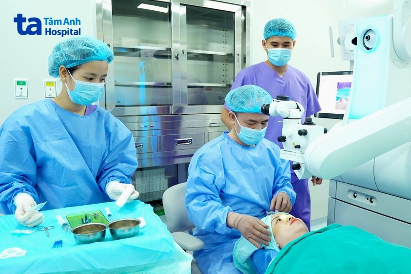 Chăm sóc mắt sau phẫu thuật