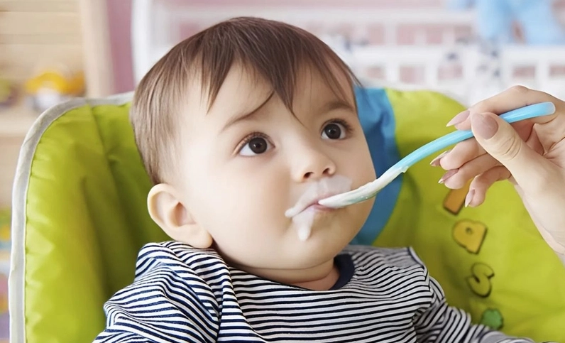 Cho bé ăn sữa chua lúc nào là tốt​? Tư vấn của chuyên gia