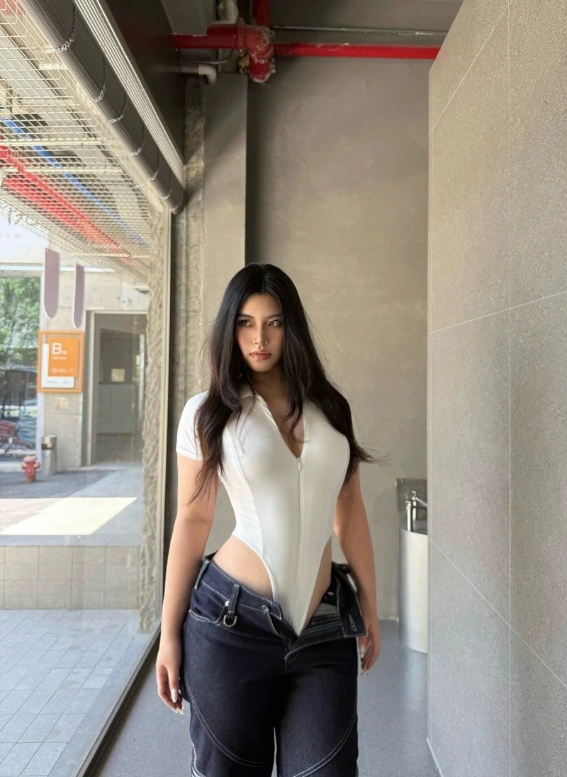 gái xinh mặc bodysuit 17