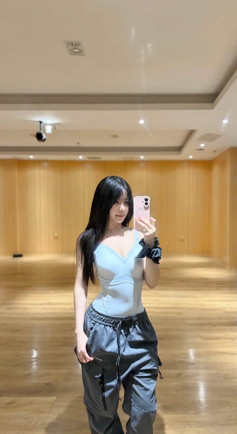 gái xinh mặc bodysuit 18