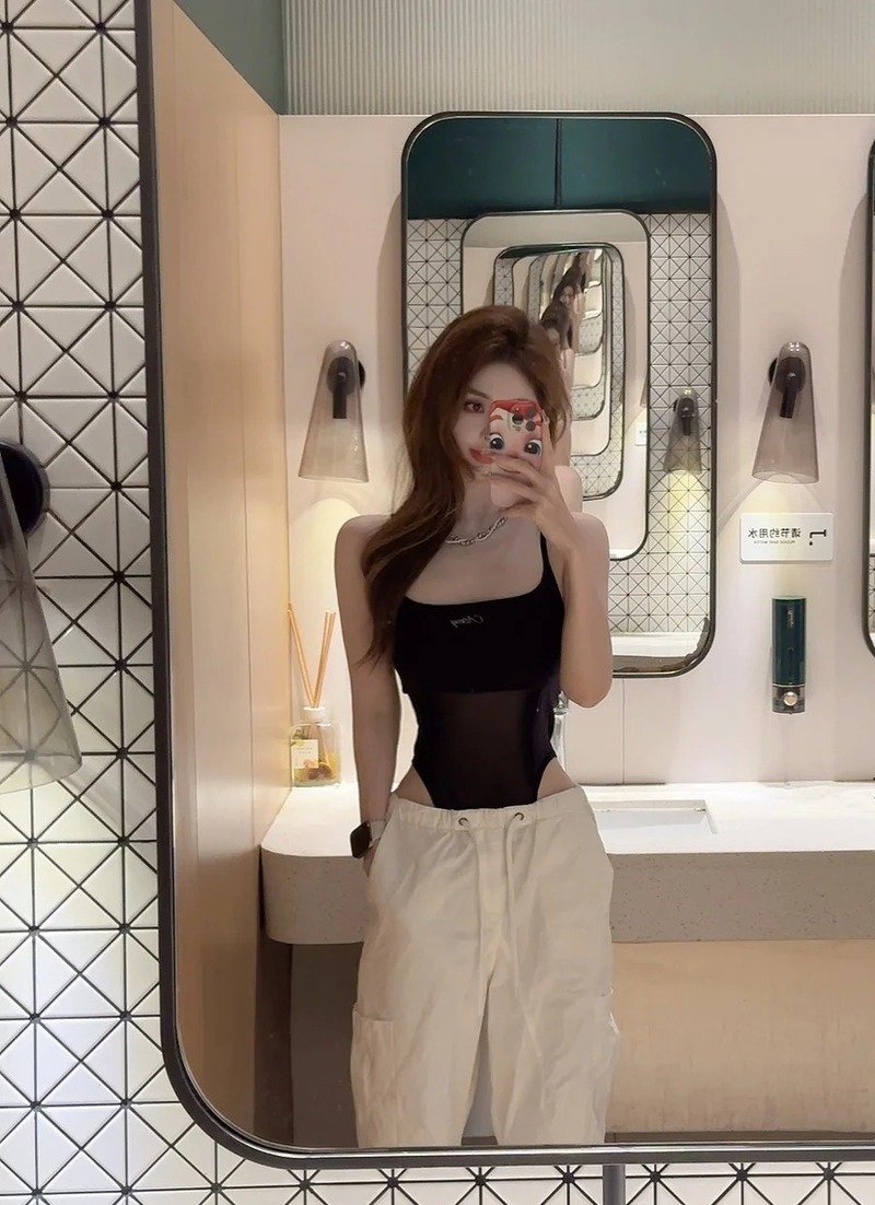 gái xinh mặc bodysuit 30