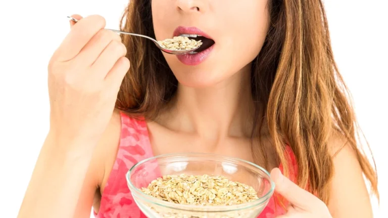 Giải Mã Thời Điểm Vàng: Nên Ăn Yến Mạch Vào Lúc Nào Để Tối Ưu Lợi Ích?