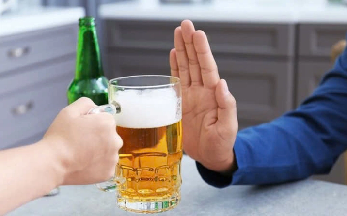 Hạn chế sử dụng thức uống có cồn.