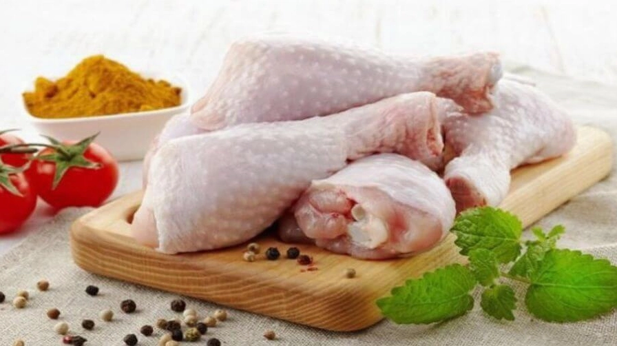 Hạn chế tiêu thụ thịt gà để tránh sẹo