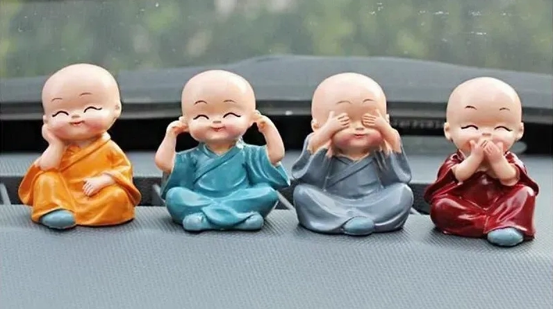 Hình ảnh chú tiểu thư giãn, mang lại cảm giác thư thái