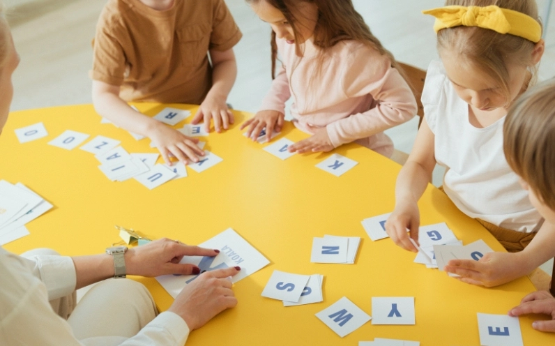 Học chữ cái tiếng Anh qua flashcard