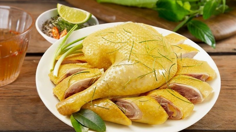 Khi bị bỏng, bạn không nên ăn thịt gà vì có thể bị sưng mủ