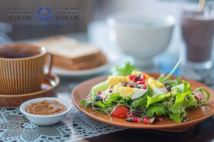 Không nên bỏ bữa, đặc biệt là bữa sáng.