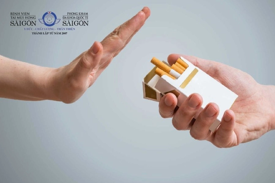 không nên hút thuốc lá khi bị viêm họng