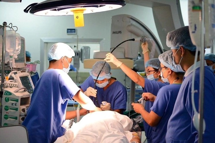 Kiểm tra sức khỏe thường xuyên với bác sĩ là cần thiết.