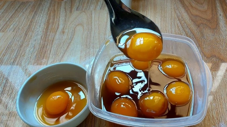 Lòng đỏ trứng gà mật ong là thực phẩm giàu dinh dưỡng