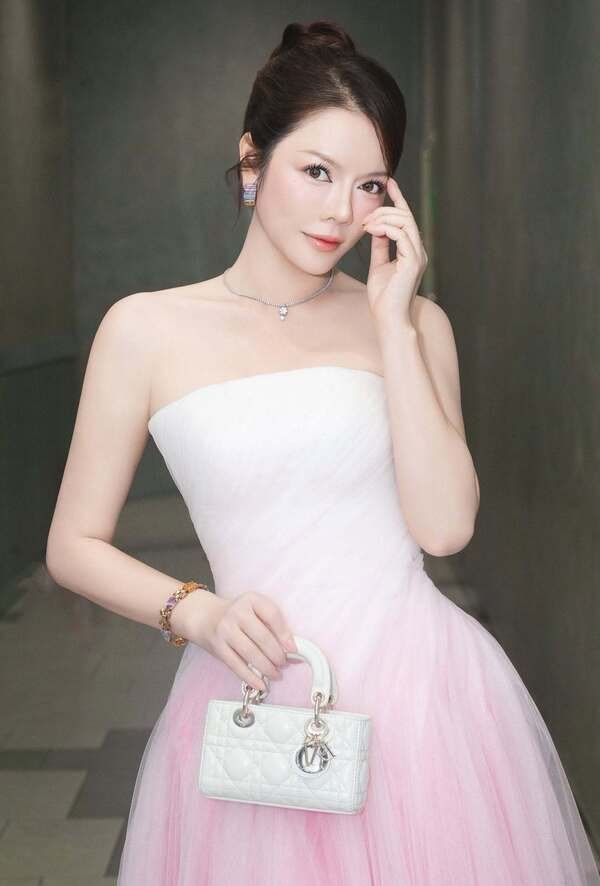 lý nhã kỳ 32