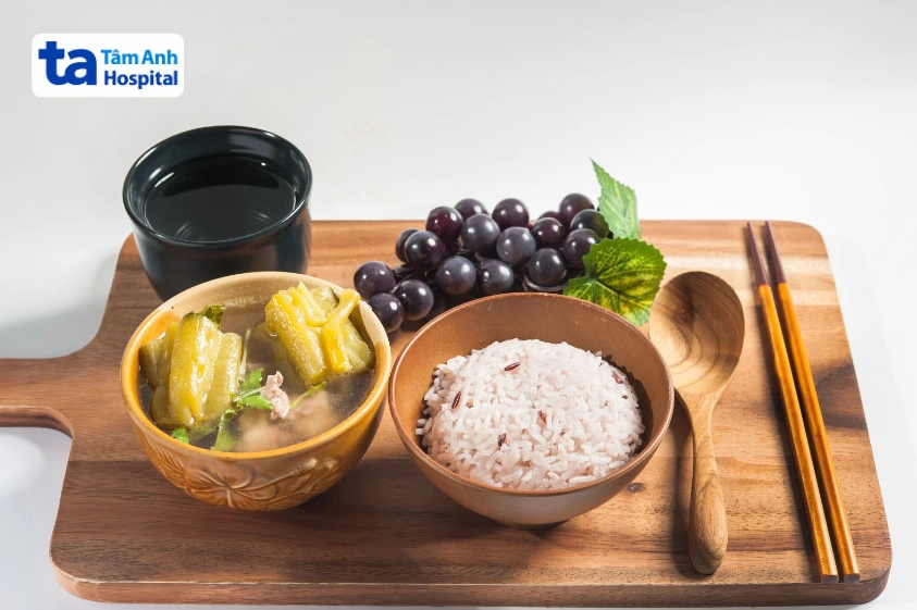 Mô tả bữa ăn cân bằng dinh dưỡng cho mẹ bỉm