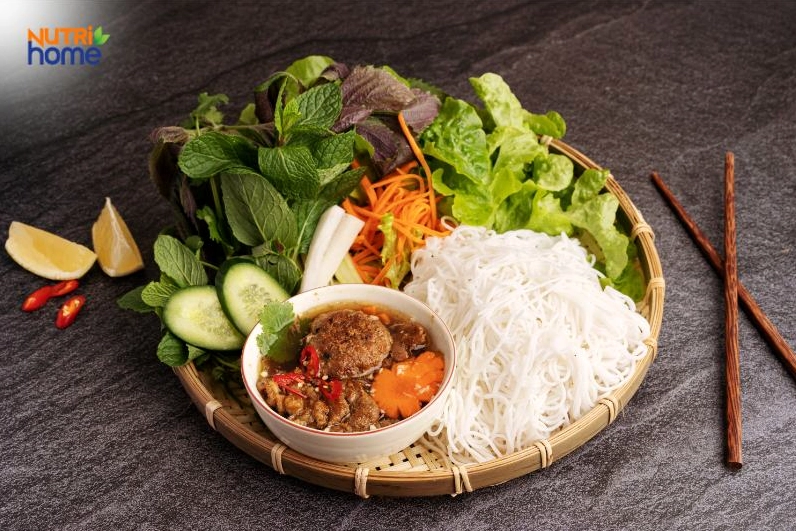 Mới mang thai không nên ăn gì? Cần rửa sạch rau sống và trái cây