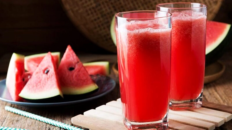 Một ly nước ép dưa hấu giúp kéo dài thời gian cương dương
