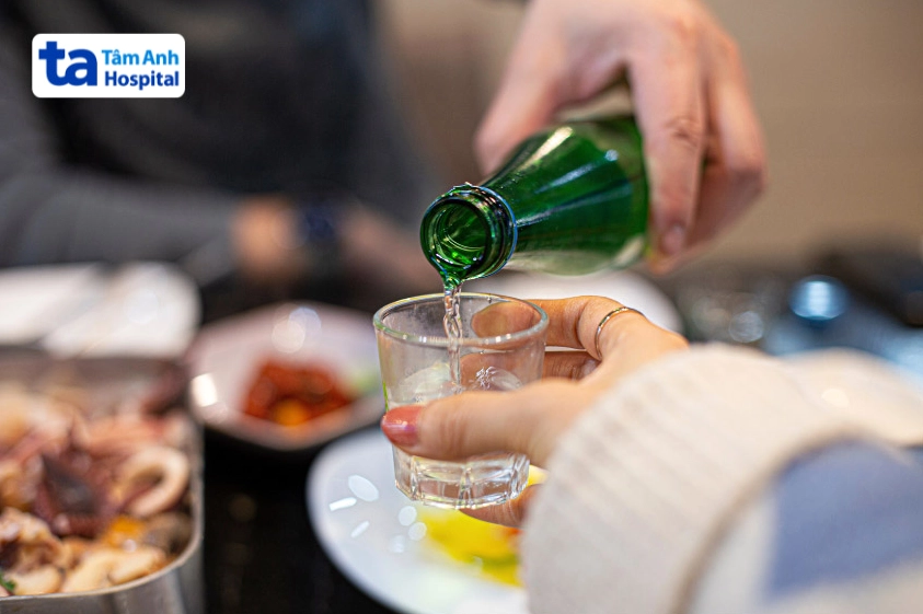 Người bị huyết áp thấp không nên sử dụng rượu, bia