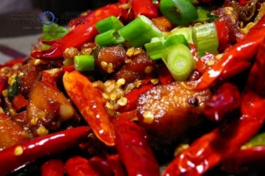 Người bị viêm họng nên tránh ăn các gia vị có tính cay nóng