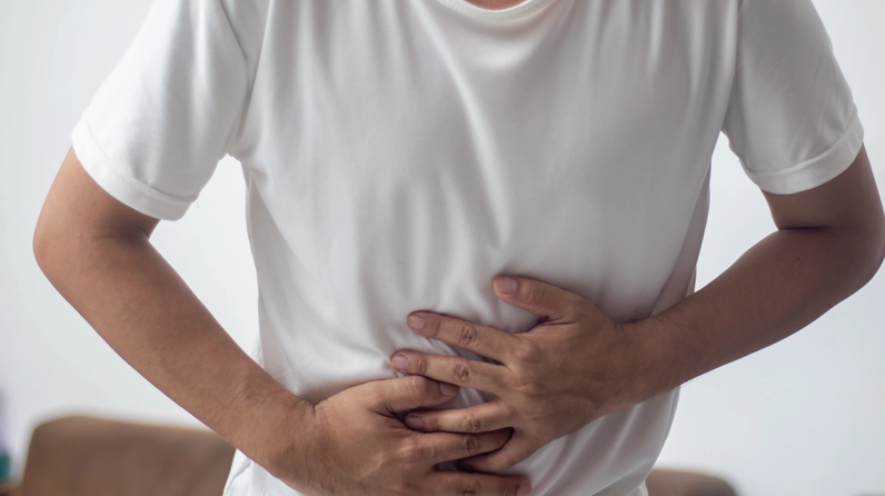 Người có vấn đề tiêu hóa nên cẩn trọng khi ăn ổi