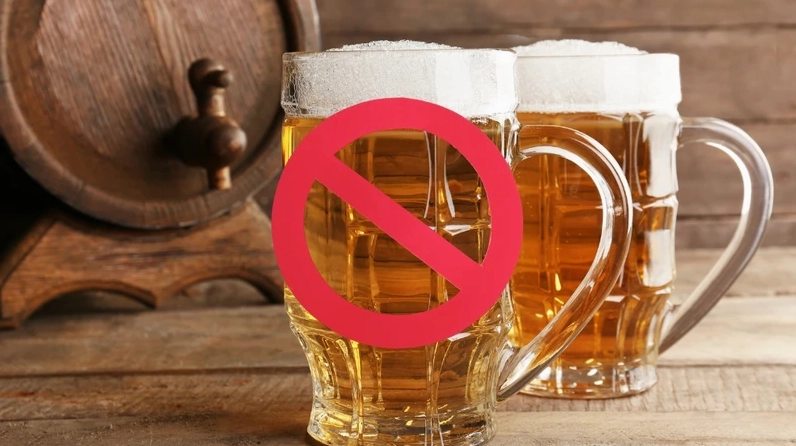Người uống cà phê hoặc trà