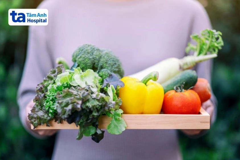 Rau quả tươi chứa chất xơ cao hỗ trợ kiểm soát mỡ máu
