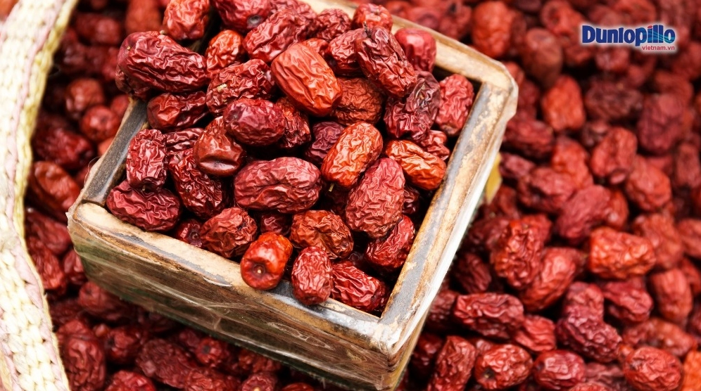 Táo đỏ khô chất lượng thường có màu đỏ tươi sáng