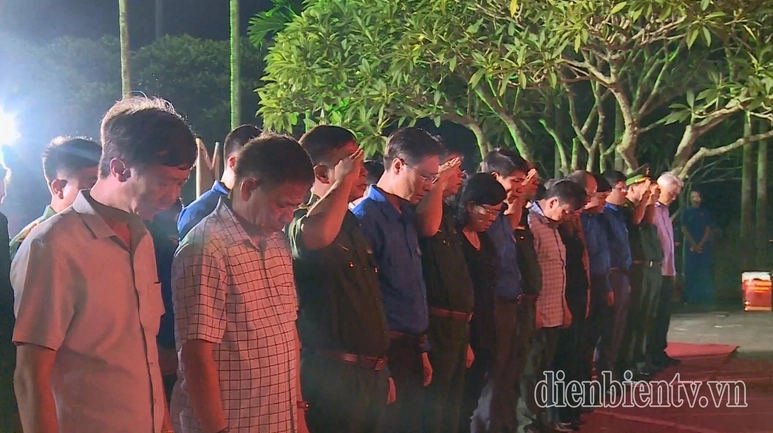 Tuổi trẻ cả nước thắp nến tri ân các Anh hùng liệt sĩ - Ảnh 1