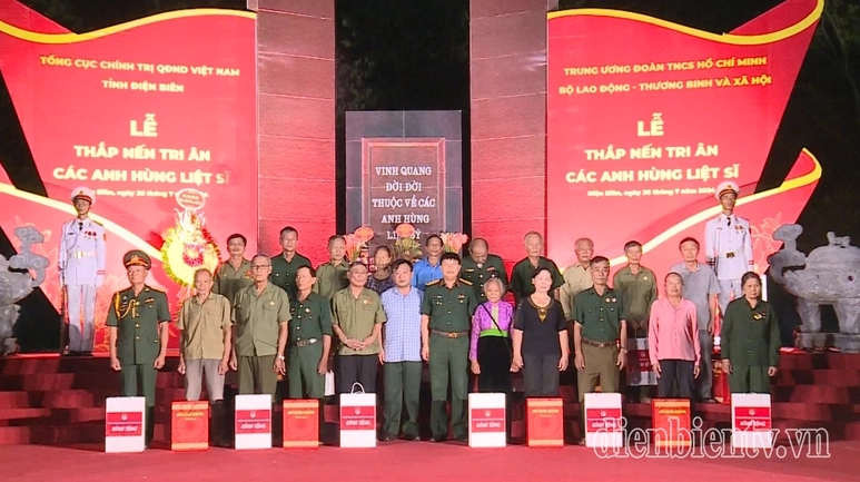 Tuổi trẻ cả nước thắp nến tri ân các Anh hùng liệt sĩ - Ảnh 2