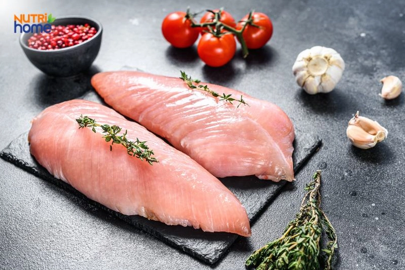 Ức gà giàu protein tốt cho bà bầu
