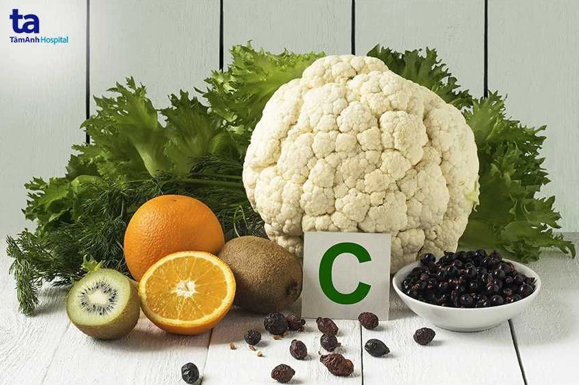 Uống đủ nước là rất quan trọng cho người bị trĩ
