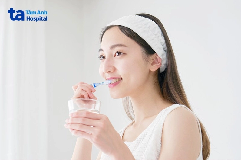 Vệ sinh răng miệng đúng cách sau nhổ răng khôn