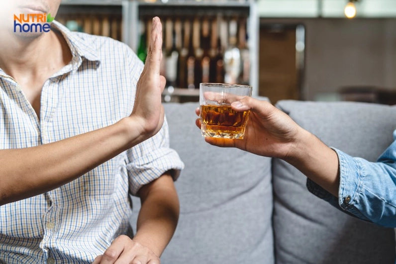 Viêm ruột kiêng ăn gì, tránh uống rượu bia